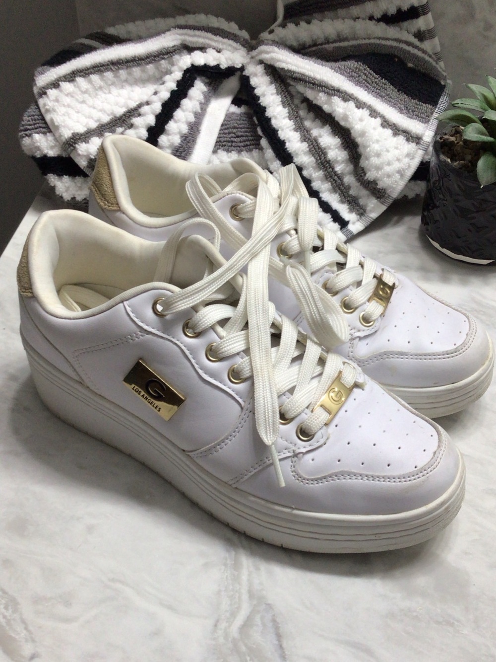 GBG Los Angela’s “ Rigster” Wedge Platform Sneakers Size 7.5